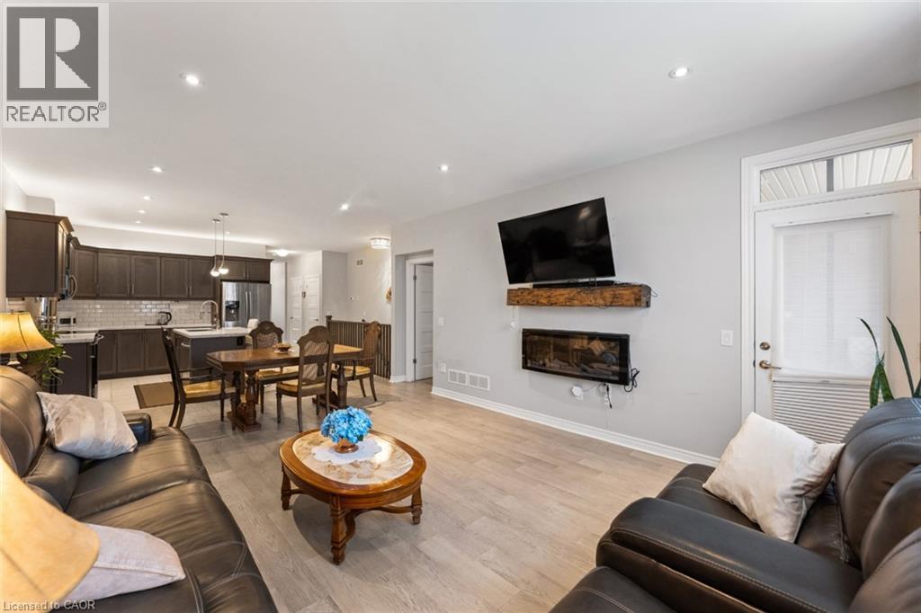 60 Andrew Lane, Thorold, ON - Indoor Photo Showing Living Room With Fireplace