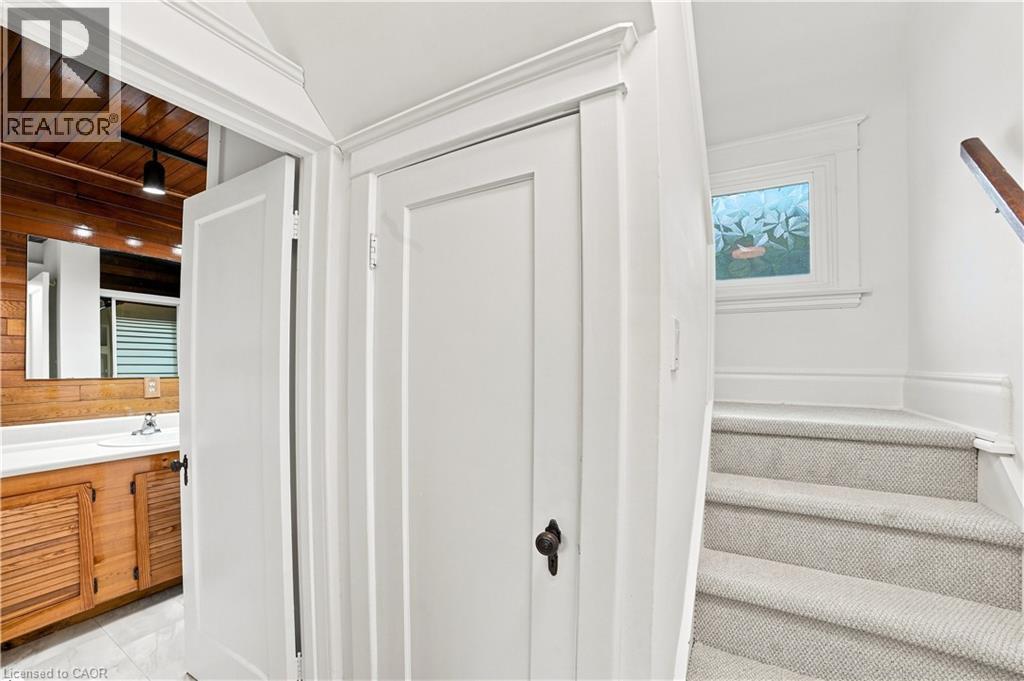 156 Tragina Avenue N, Hamilton, ON - Indoor Photo Showing Other Room