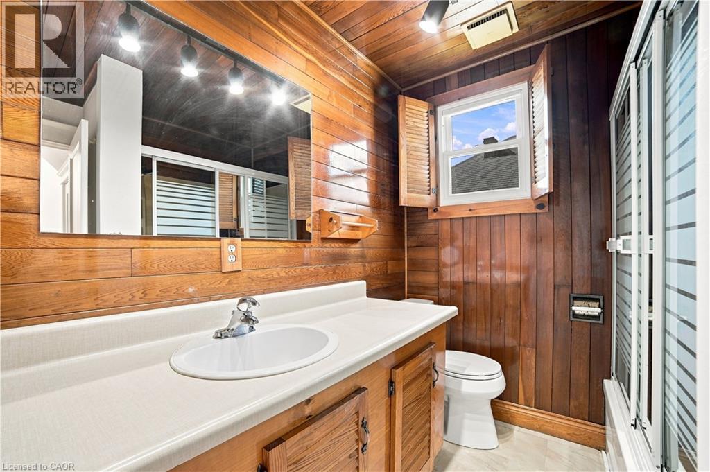 156 Tragina Avenue N, Hamilton, ON - Indoor Photo Showing Bathroom