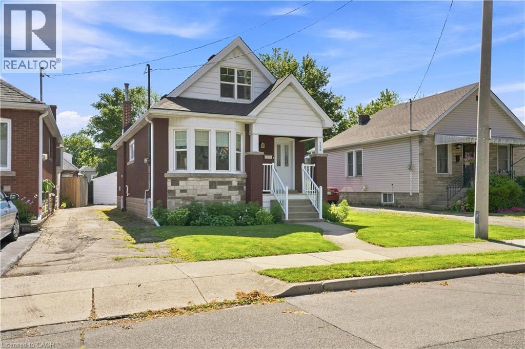 156 Tragina Avenue N, Hamilton, ON - Outdoor With Facade