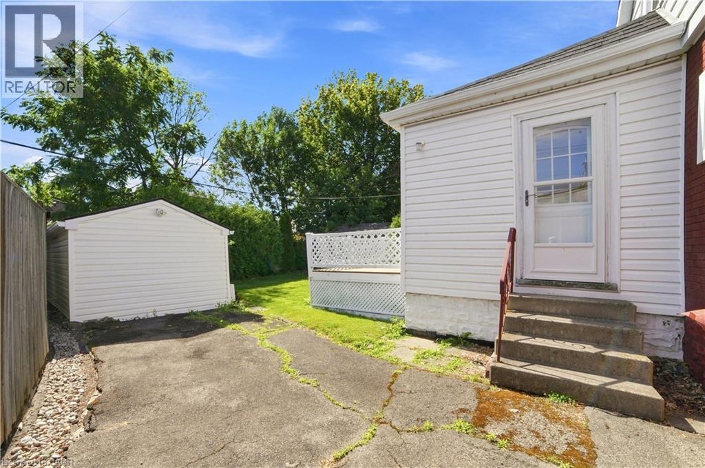 156 Tragina Avenue N, Hamilton, ON - Outdoor With Exterior