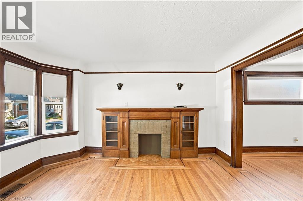 156 Tragina Avenue N, Hamilton, ON - Indoor With Fireplace