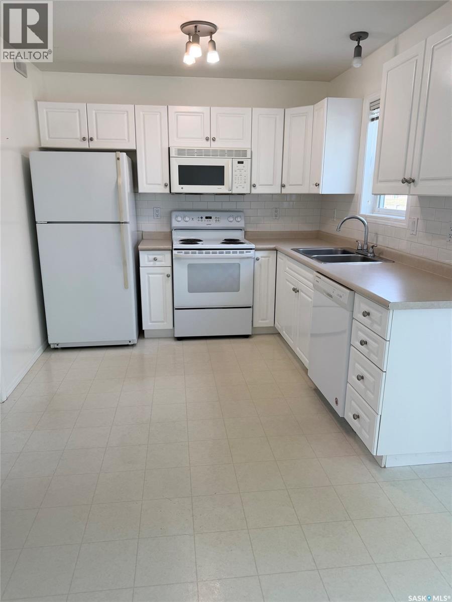 86 203 Herold Terrace, Saskatoon, SK - Indoor Photo Showing Kitchen With Double Sink