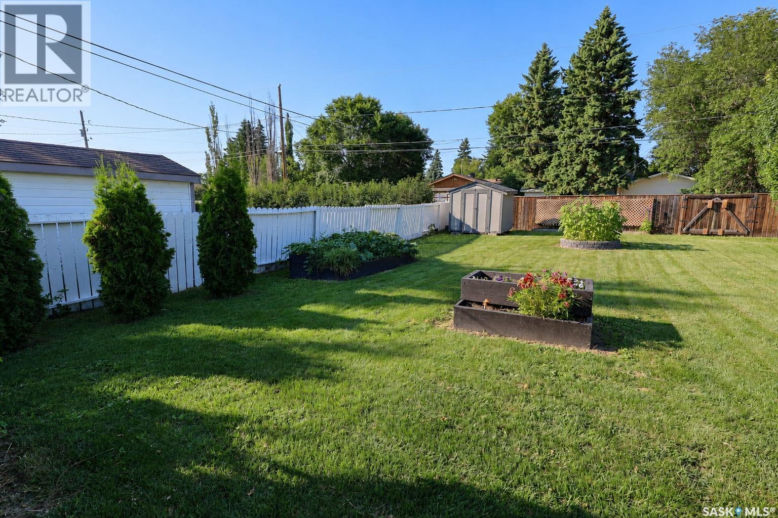 838 3Rd Street E, Prince Albert, SK - Outdoor With Backyard