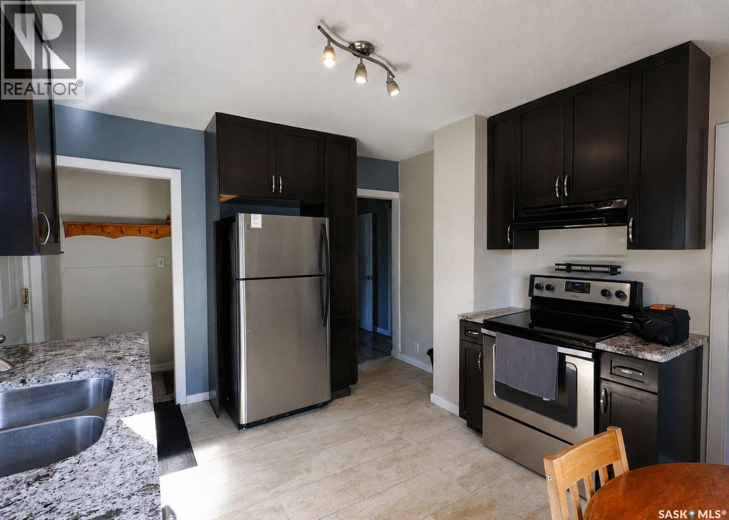 838 3Rd Street E, Prince Albert, SK - Indoor Photo Showing Kitchen With Stainless Steel Kitchen