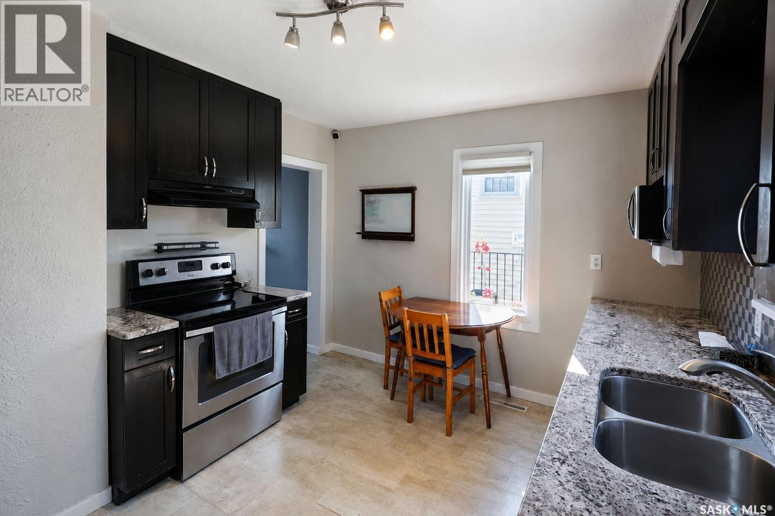 838 3Rd Street E, Prince Albert, SK - Indoor Photo Showing Kitchen With Double Sink