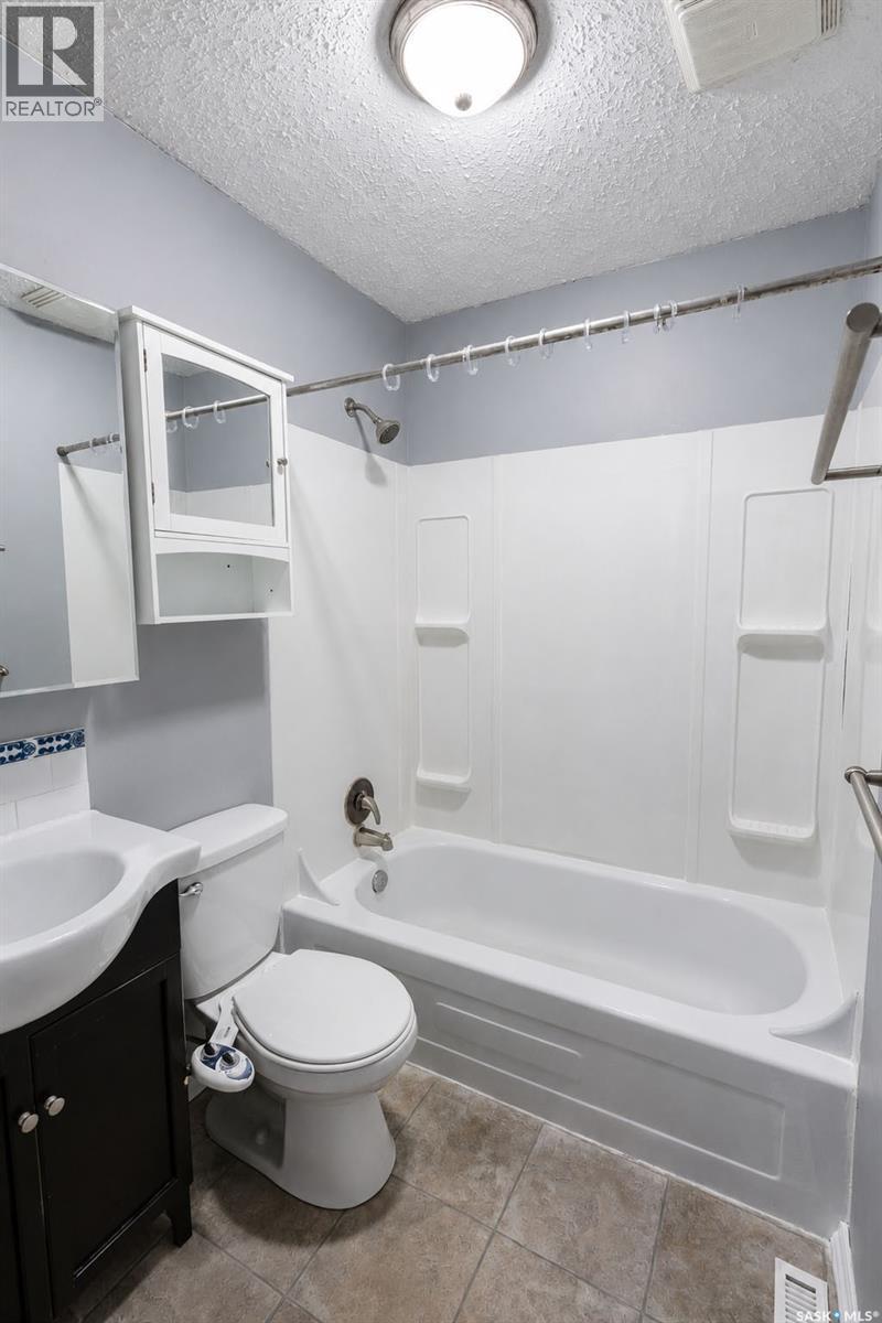 838 3Rd Street E, Prince Albert, SK - Indoor Photo Showing Bathroom