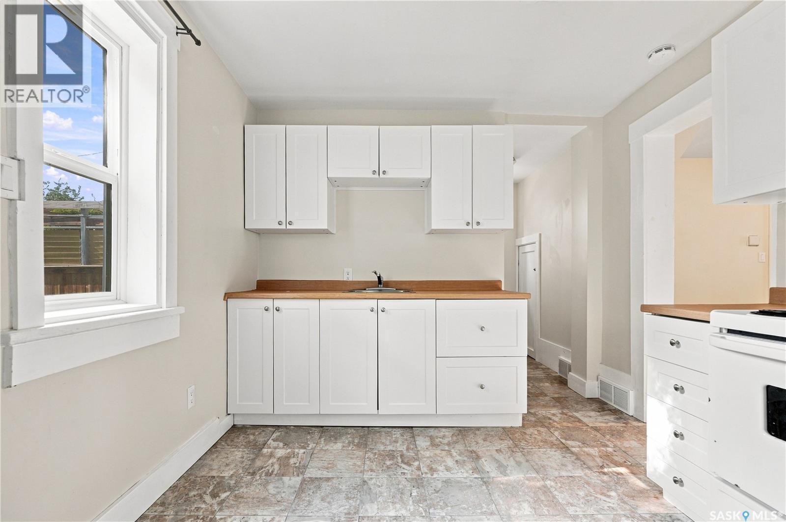 431 G Avenue S, Saskatoon, SK - Indoor Photo Showing Kitchen
