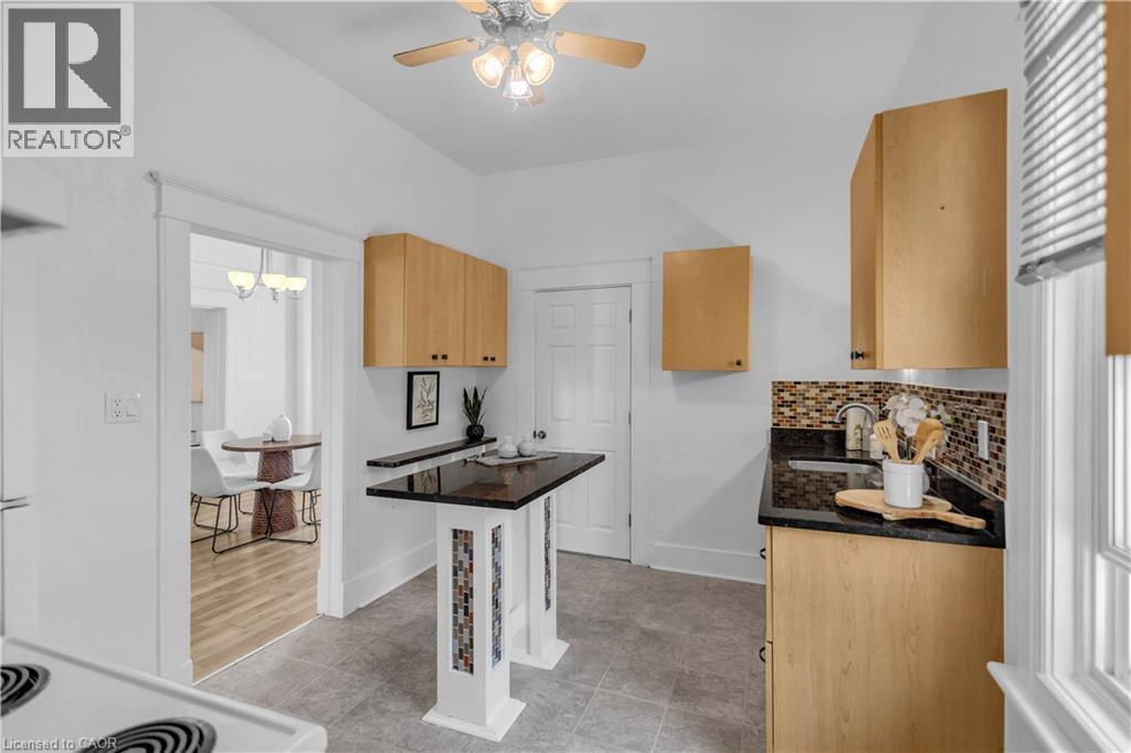 60 Berkley Road, Cambridge, ON - Indoor Photo Showing Kitchen