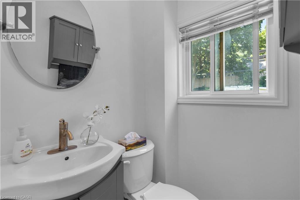 60 Berkley Road, Cambridge, ON - Indoor Photo Showing Bathroom