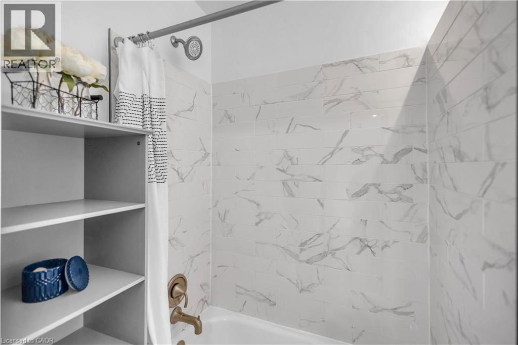 60 Berkley Road, Cambridge, ON - Indoor Photo Showing Bathroom
