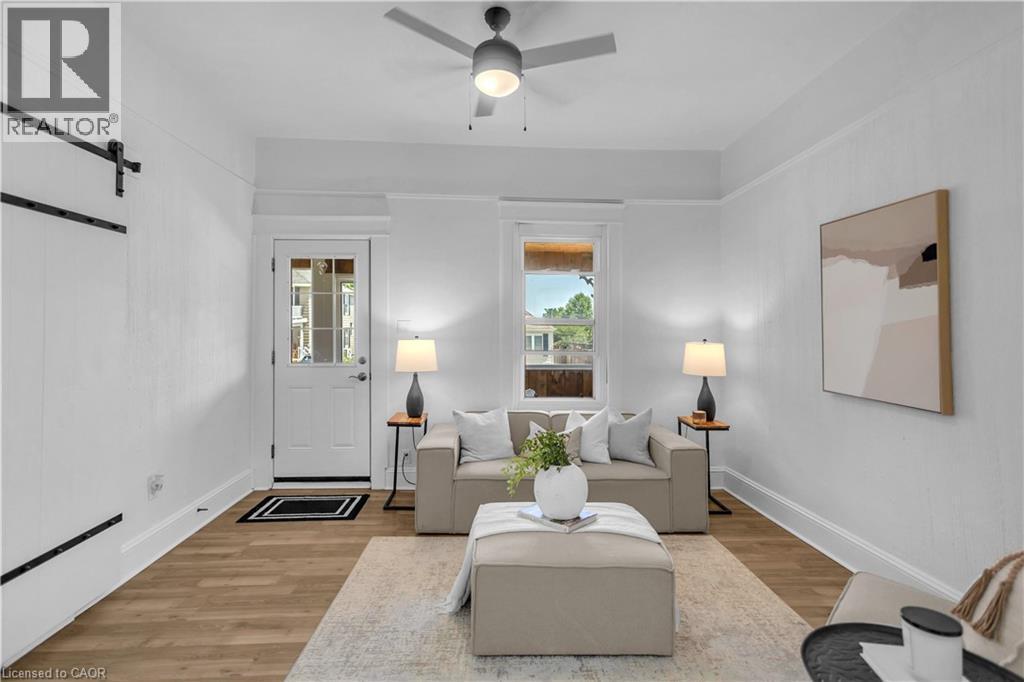 60 Berkley Road, Cambridge, ON - Indoor Photo Showing Living Room