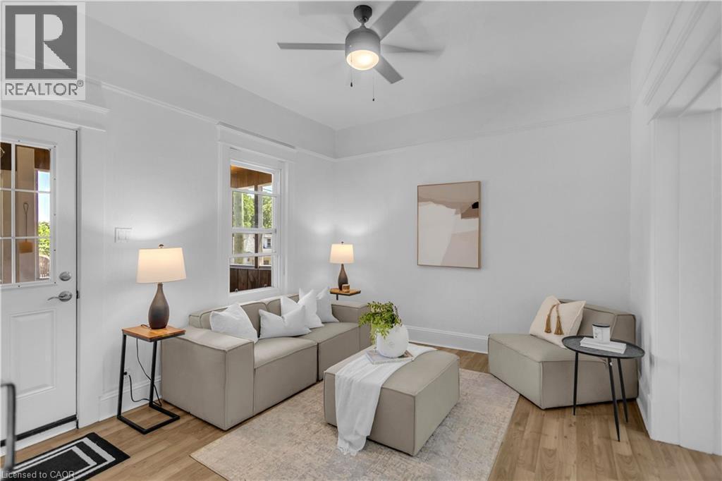 60 Berkley Road, Cambridge, ON - Indoor Photo Showing Living Room