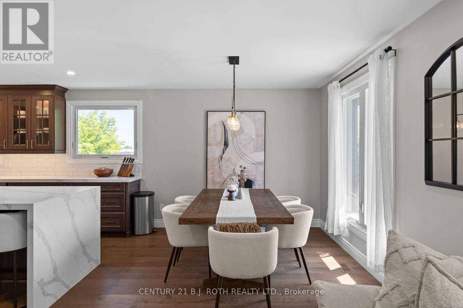 1908 10Th Line, Innisfil, ON - Indoor Photo Showing Dining Room