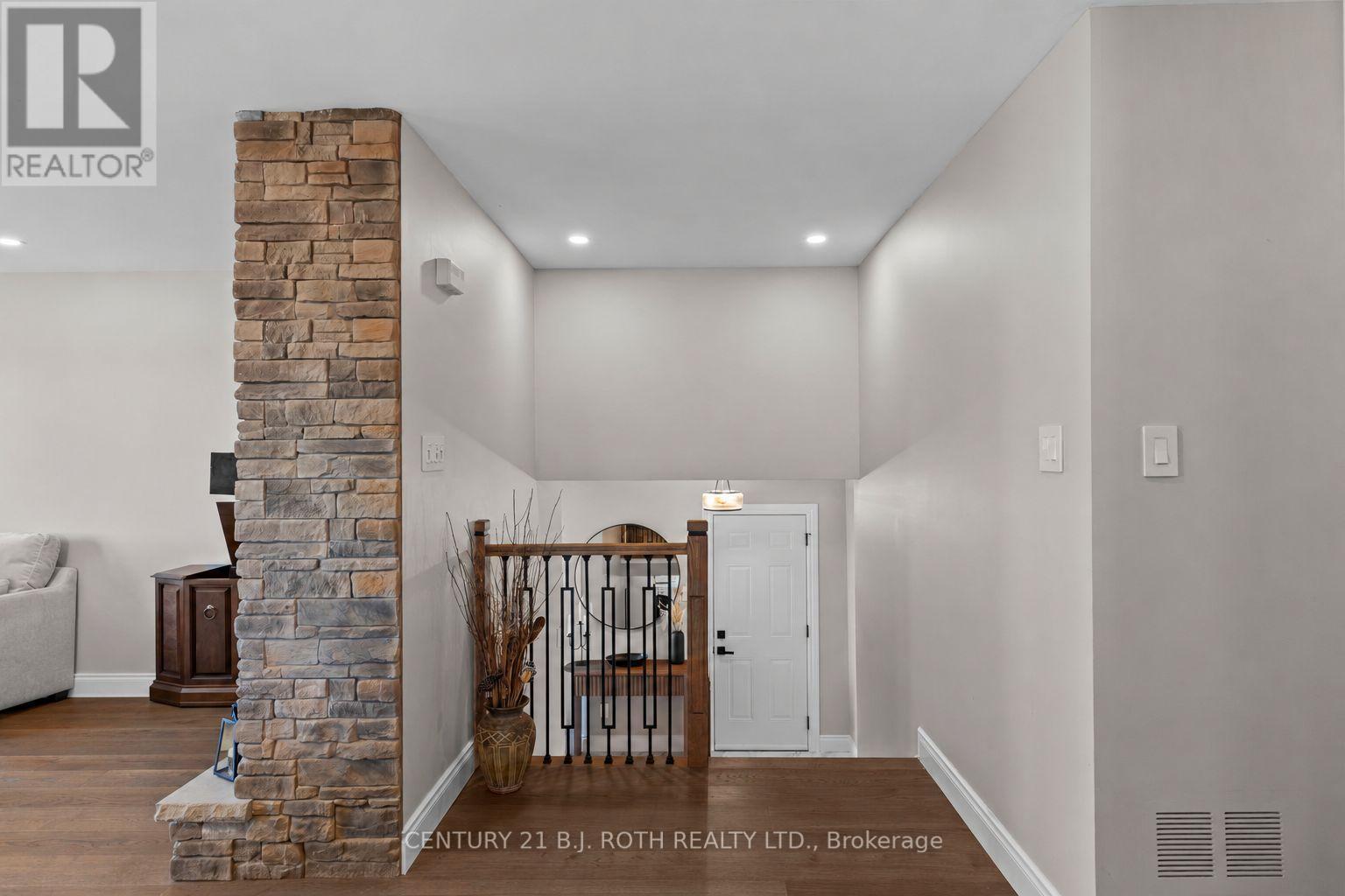 1908 10Th Line, Innisfil, ON - Indoor Photo Showing Other Room