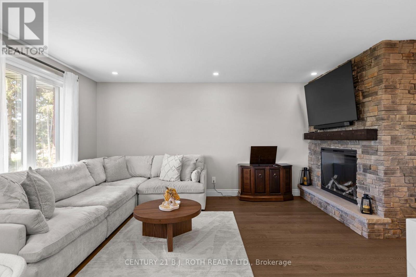 1908 10Th Line, Innisfil, ON - Indoor Photo Showing Living Room With Fireplace