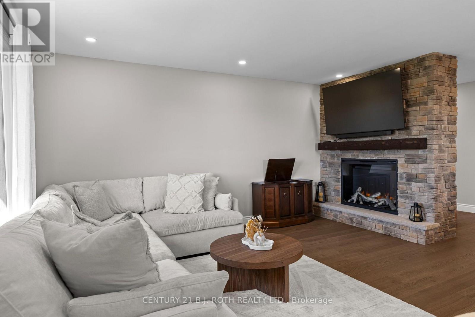 1908 10Th Line, Innisfil, ON - Indoor Photo Showing Living Room With Fireplace