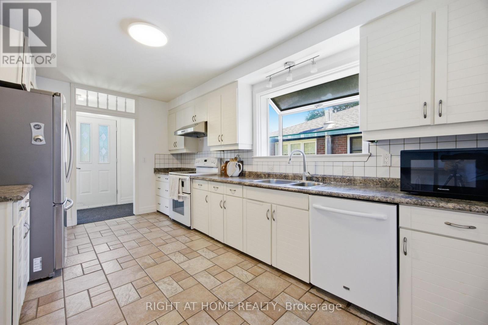 45 Faversham Crescent, Toronto, ON - Indoor Photo Showing Kitchen With Double Sink