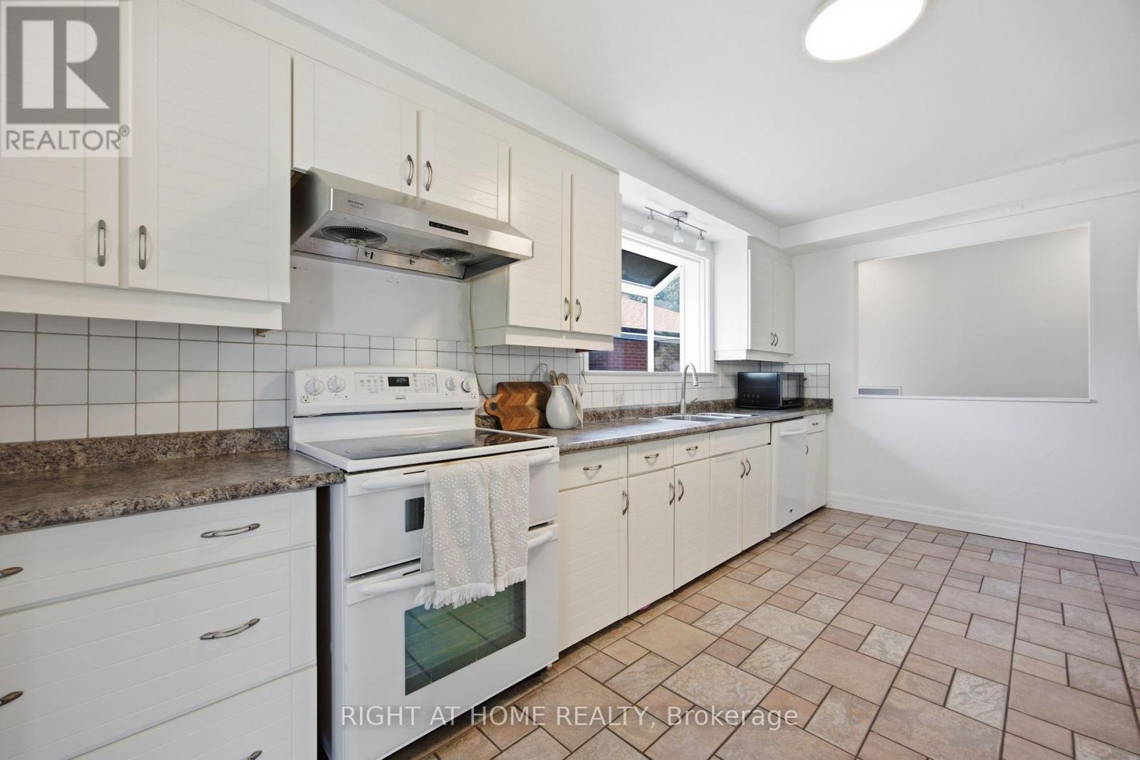 45 Faversham Crescent, Toronto, ON - Indoor Photo Showing Kitchen With Double Sink