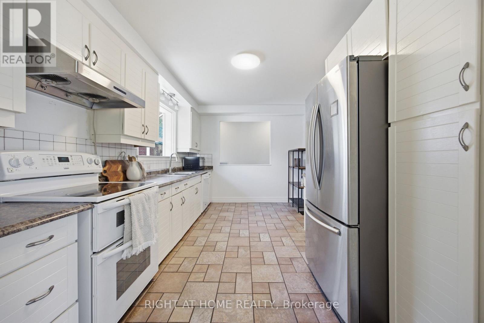 45 Faversham Crescent, Toronto, ON - Indoor Photo Showing Kitchen
