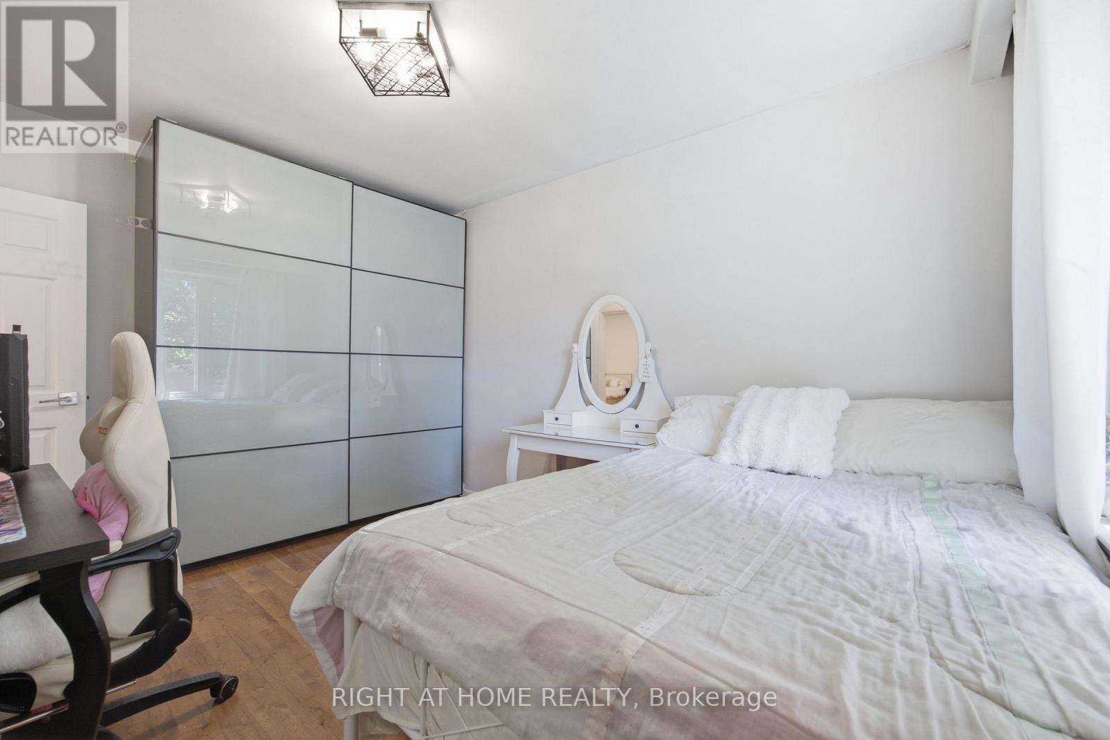 45 Faversham Crescent, Toronto, ON - Indoor Photo Showing Bedroom