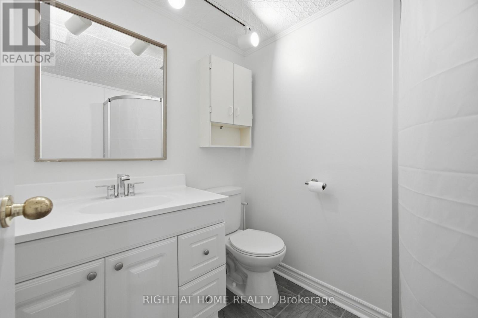 45 Faversham Crescent, Toronto, ON - Indoor Photo Showing Bathroom