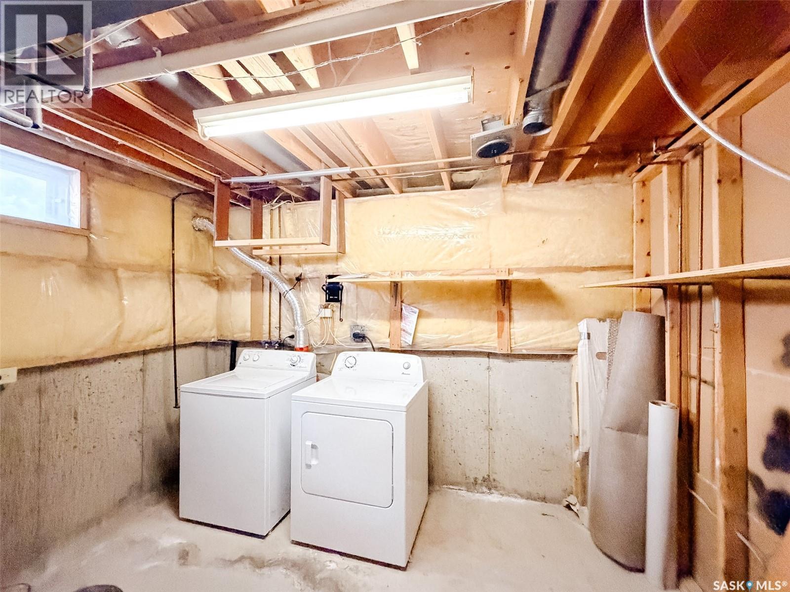 1026 Kingsmere Boulevard, Saskatoon, SK - Indoor Photo Showing Laundry Room