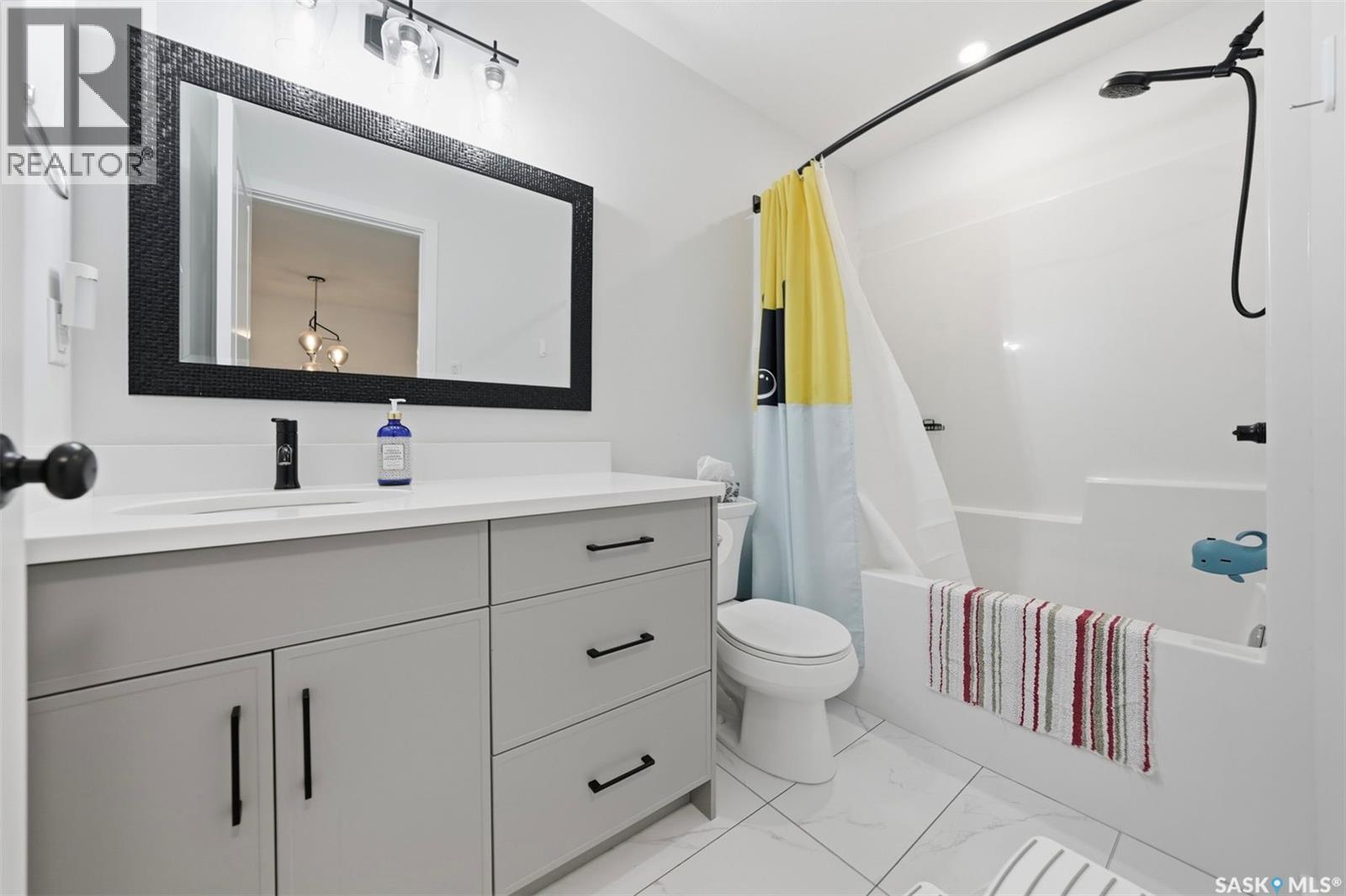 918 3Rd Street, Saskatoon, SK - Indoor Photo Showing Bathroom