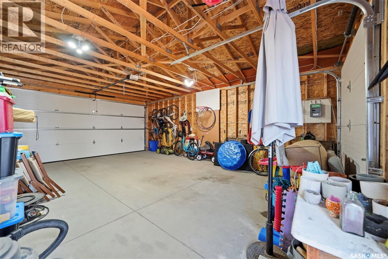 918 3Rd Street, Saskatoon, SK - Indoor Photo Showing Garage