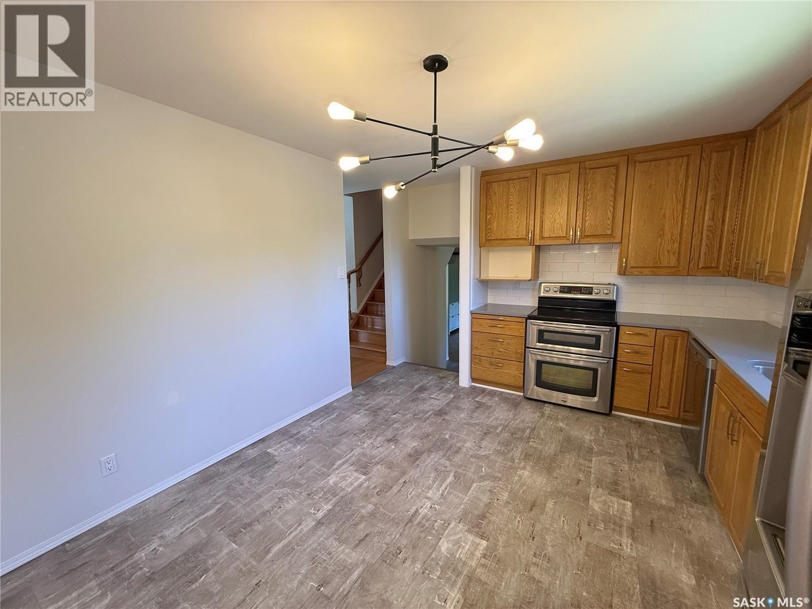 86 Duncan Crescent, Saskatoon, SK - Indoor Photo Showing Kitchen