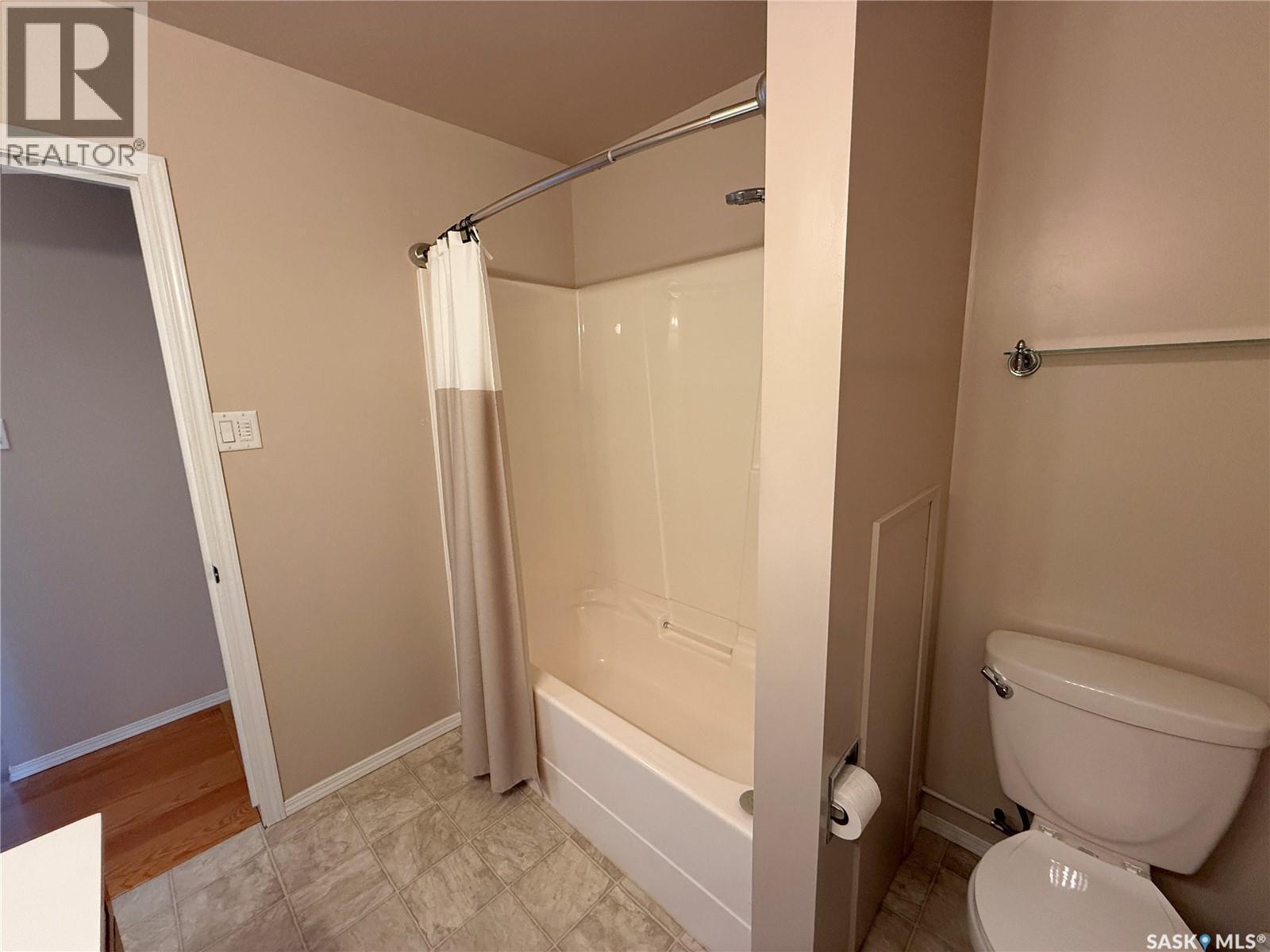 86 Duncan Crescent, Saskatoon, SK - Indoor Photo Showing Bathroom