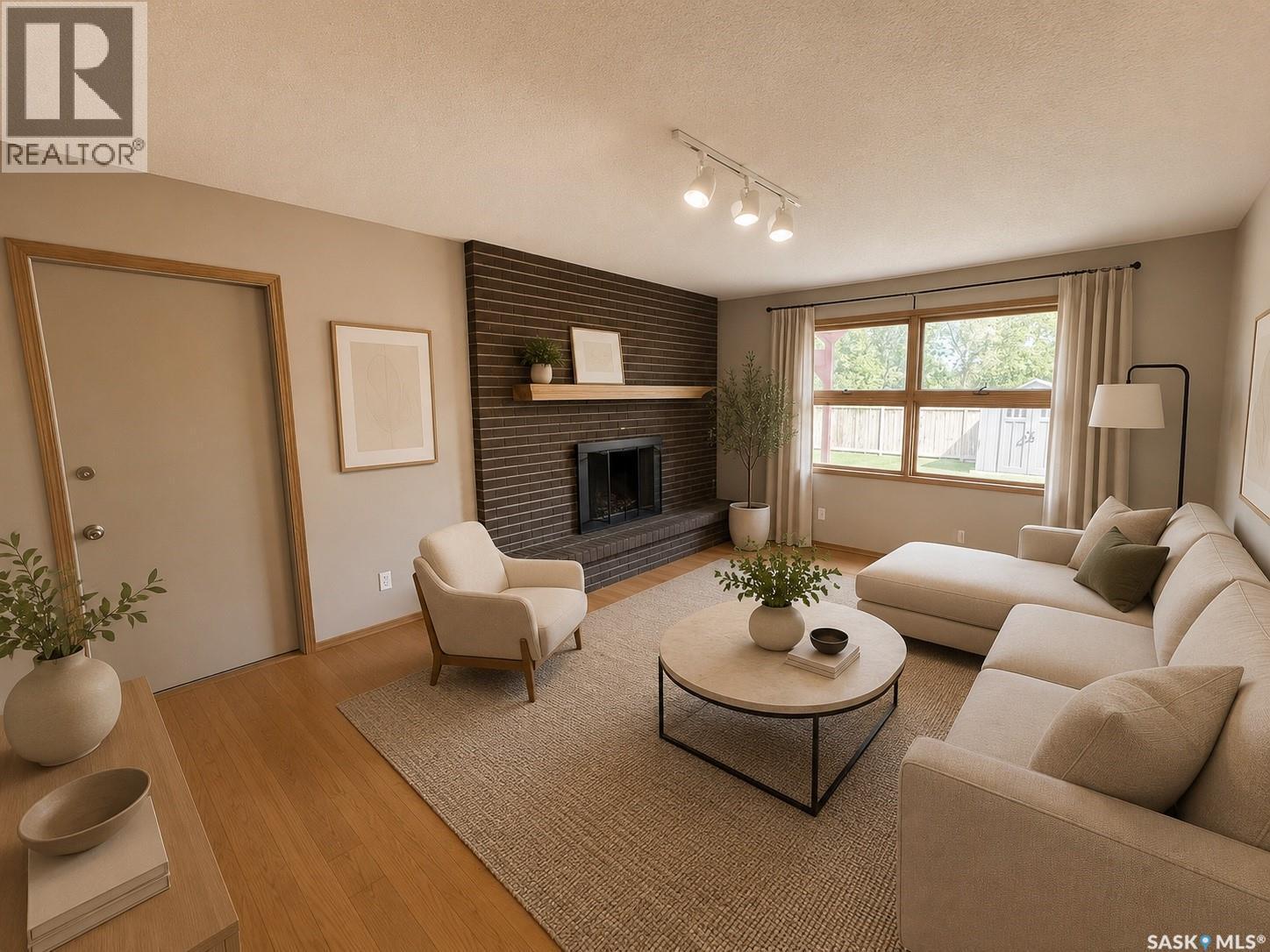 86 Duncan Crescent, Saskatoon, SK - Indoor Photo Showing Living Room With Fireplace