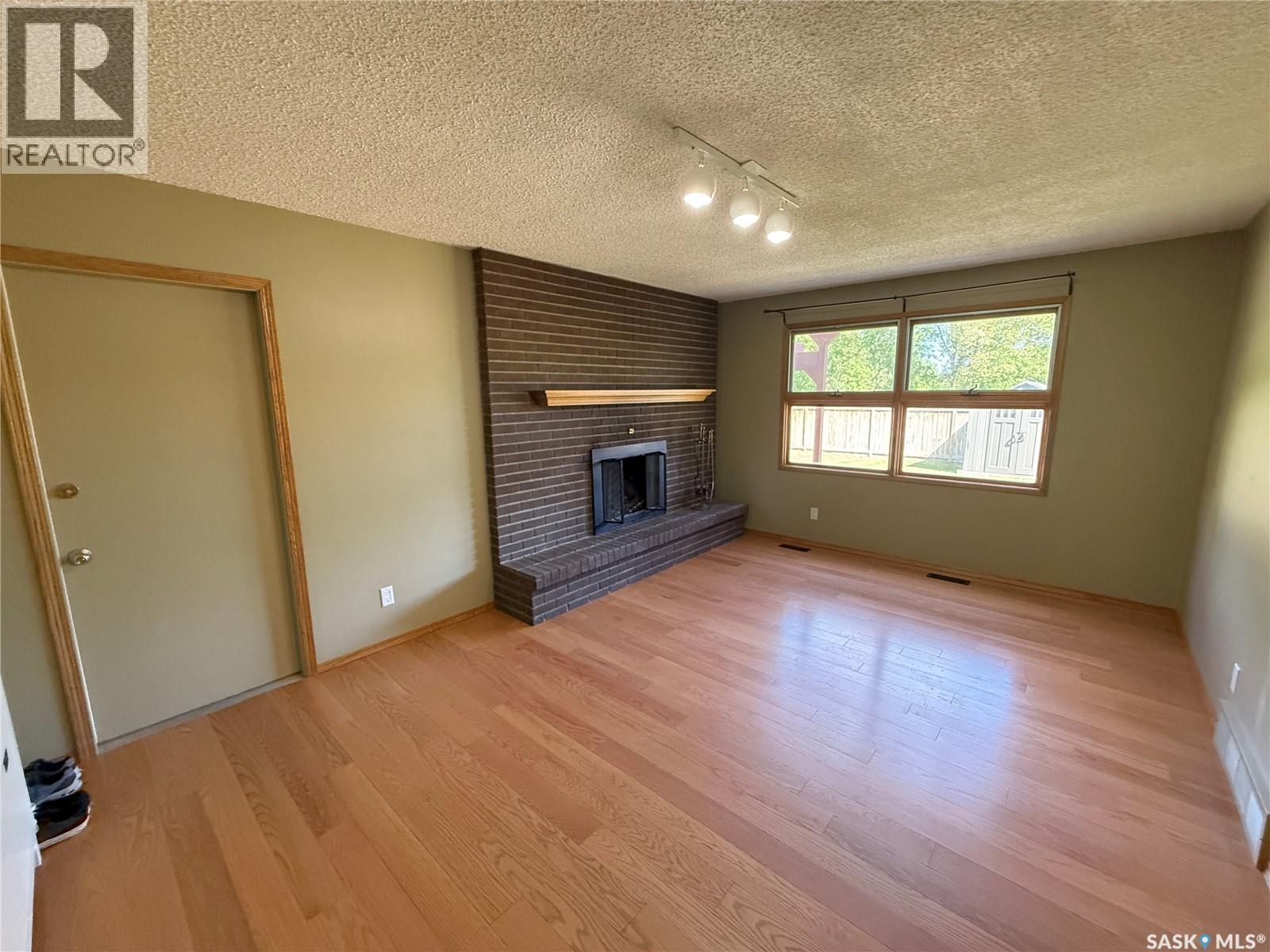 86 Duncan Crescent, Saskatoon, SK - Indoor With Fireplace
