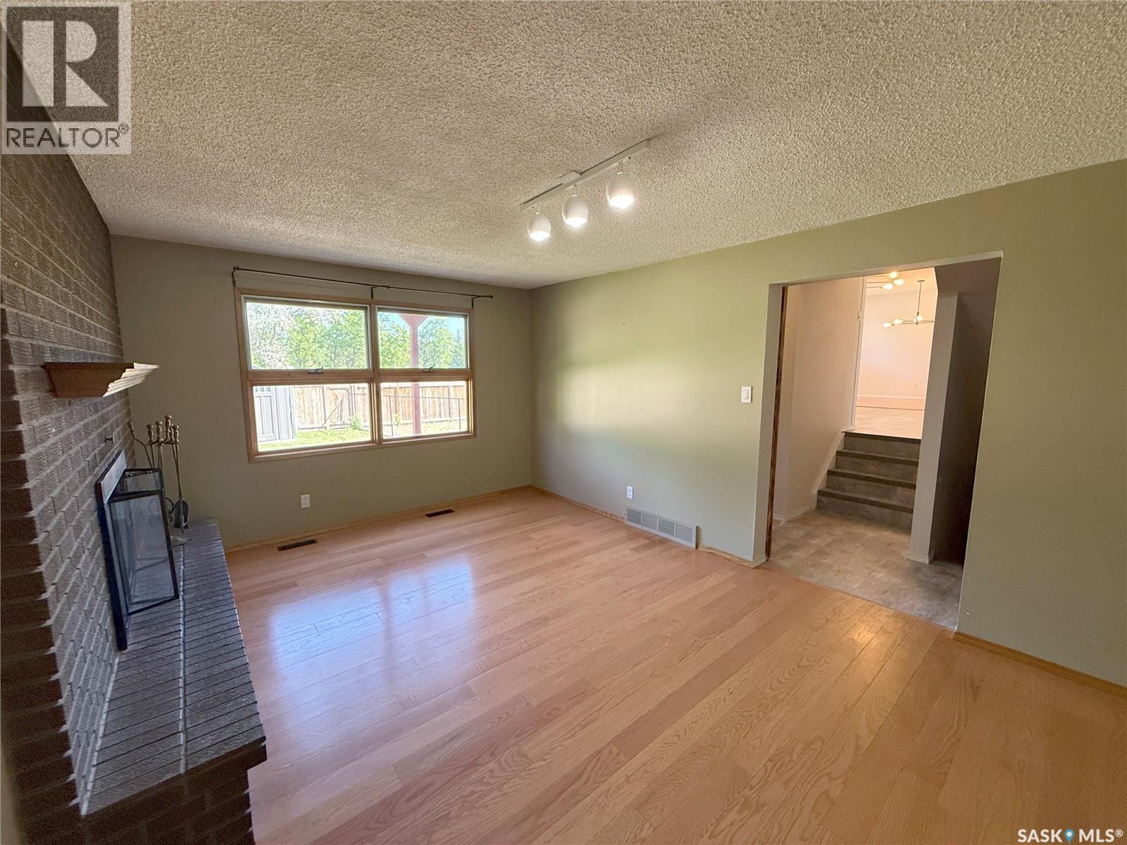 86 Duncan Crescent, Saskatoon, SK - Indoor Photo Showing Other Room With Fireplace