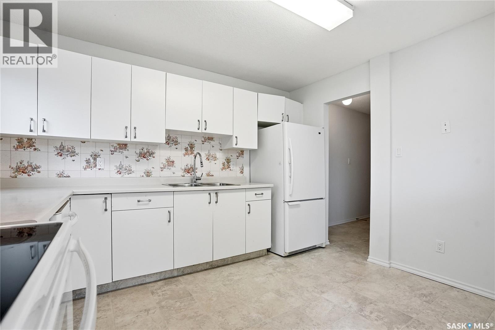 212 217A Cree Place, Saskatoon, SK - Indoor Photo Showing Kitchen With Double Sink