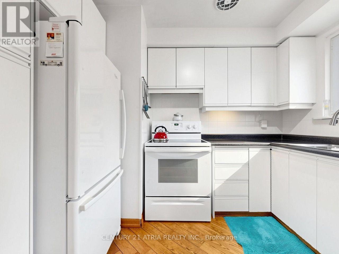 22 Jeffton Crescent, Toronto, ON - Indoor Photo Showing Kitchen