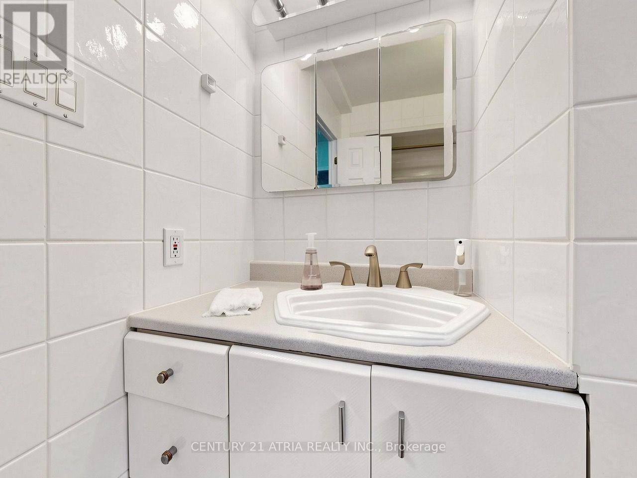 22 Jeffton Crescent, Toronto, ON - Indoor Photo Showing Bathroom