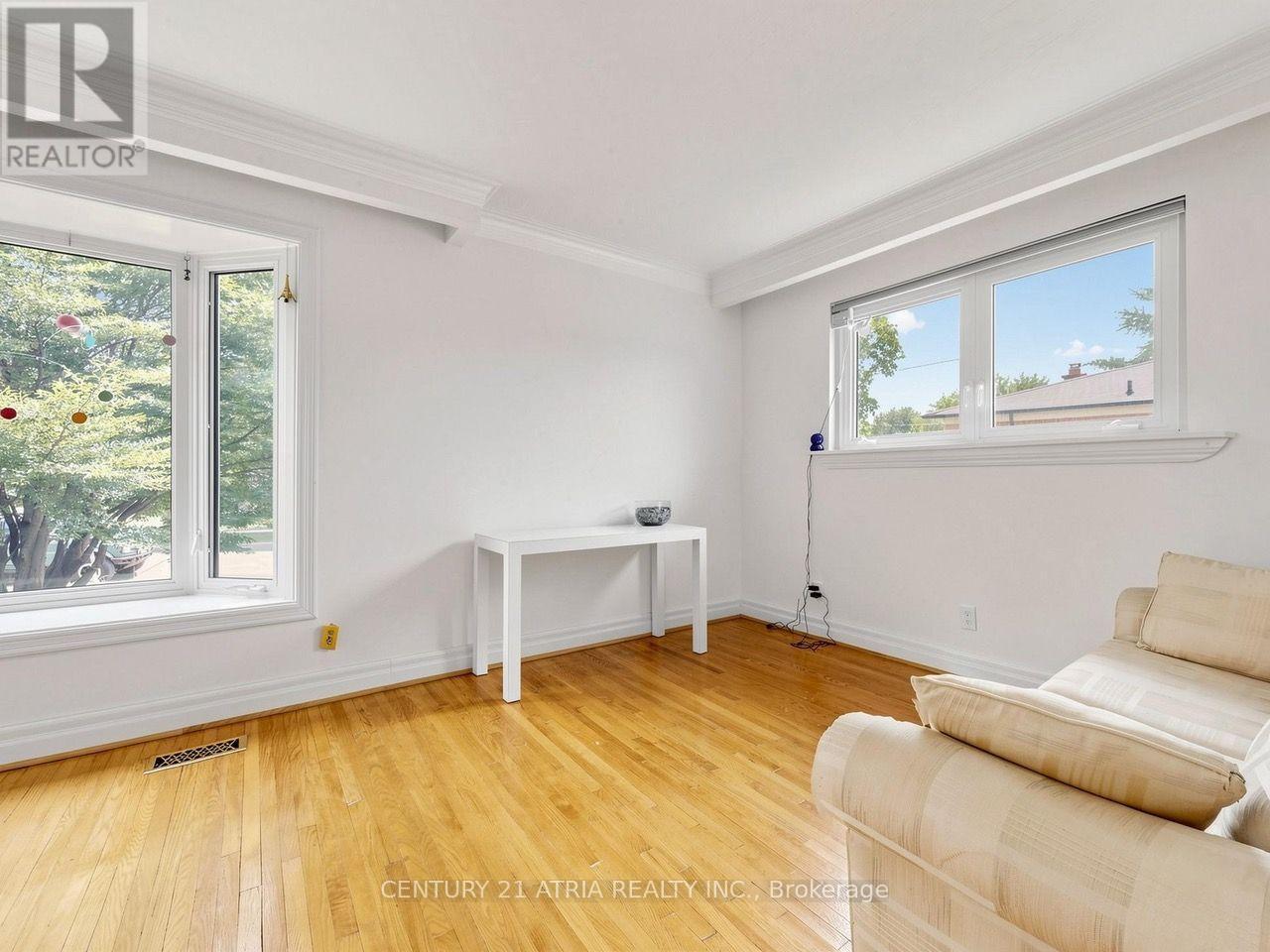 22 Jeffton Crescent, Toronto, ON - Indoor