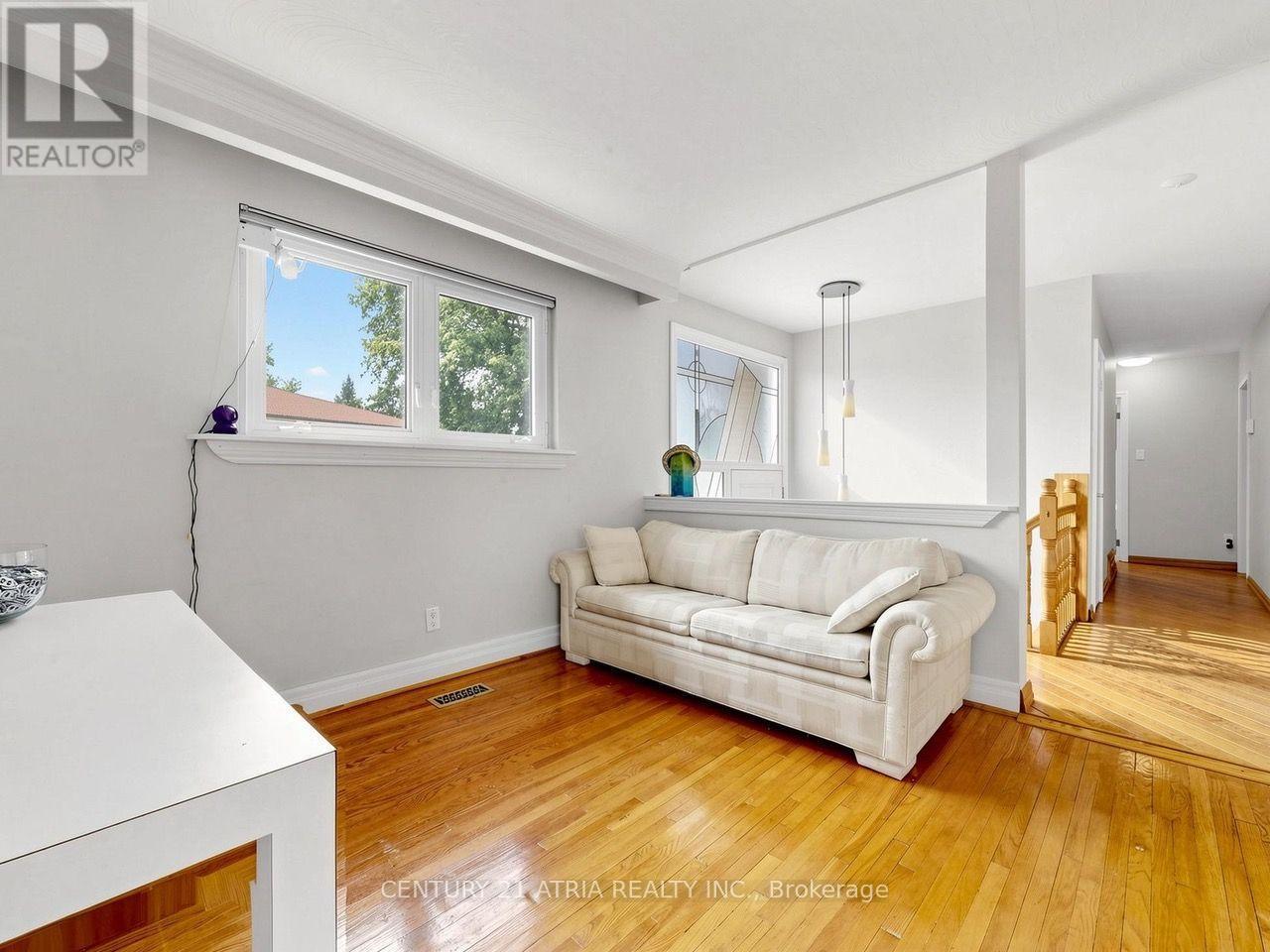 22 Jeffton Crescent, Toronto, ON - Indoor
