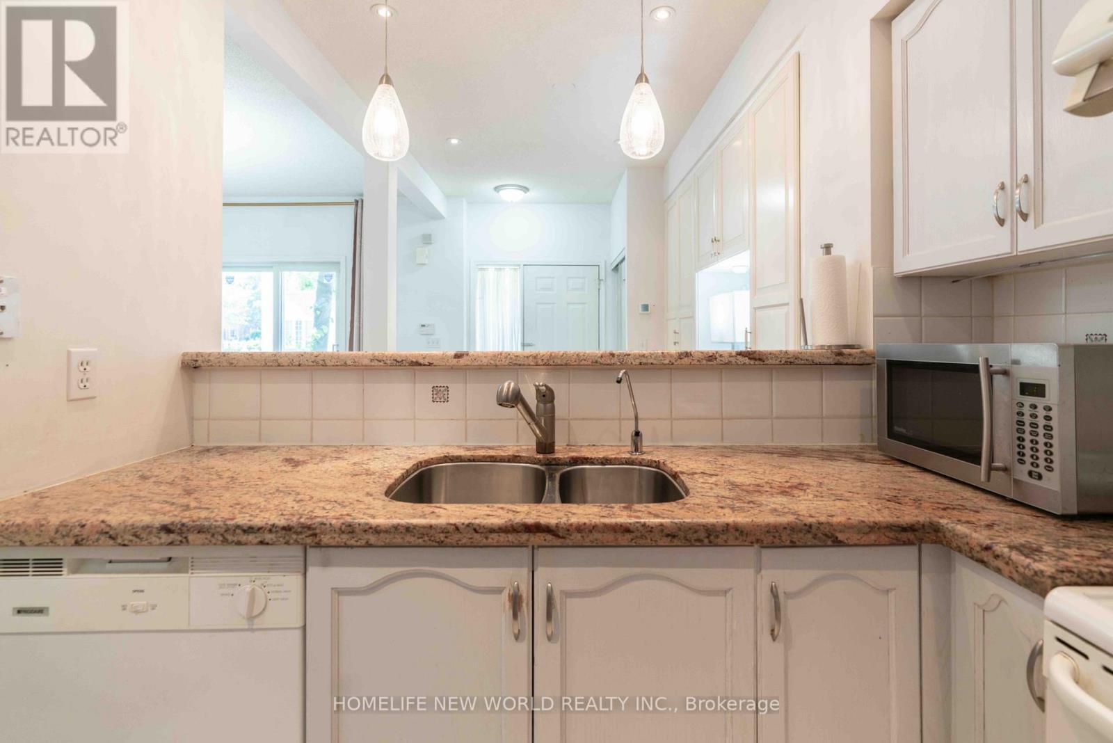 12 - 21 St. Moritz Way, Markham, ON - Indoor Photo Showing Kitchen With Double Sink