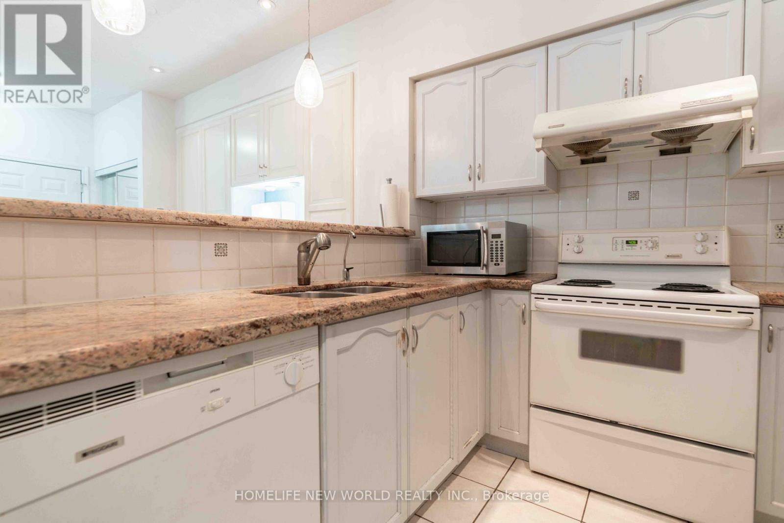12 - 21 St. Moritz Way, Markham, ON - Indoor Photo Showing Kitchen With Double Sink