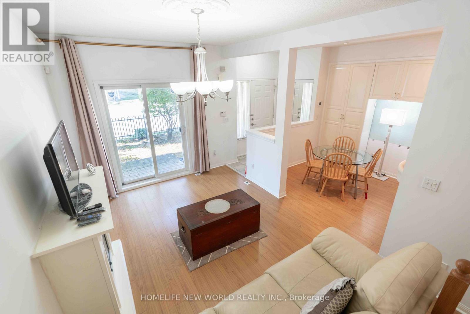 12 - 21 St. Moritz Way, Markham, ON - Indoor Photo Showing Living Room