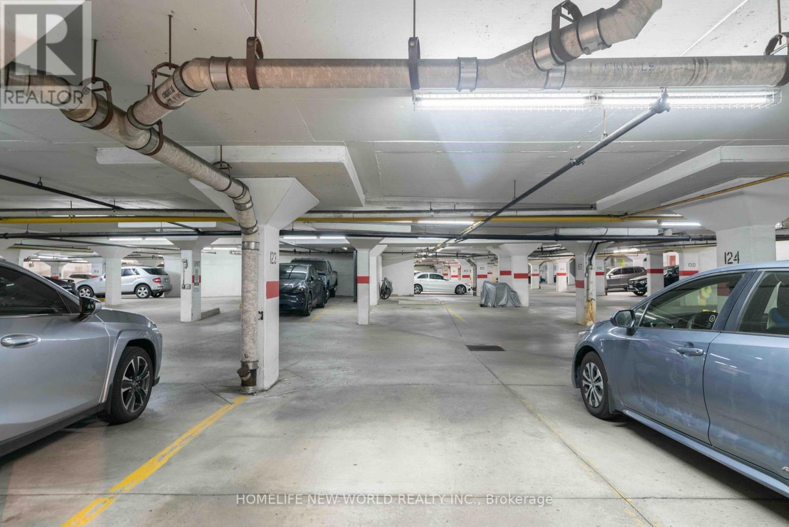 12 - 21 St. Moritz Way, Markham, ON - Indoor Photo Showing Garage
