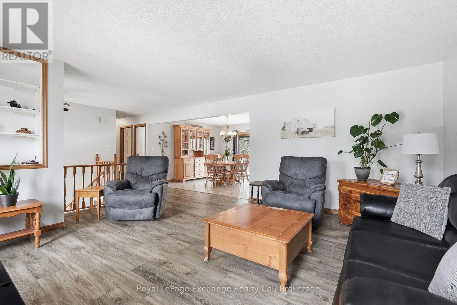 393460 2 Concession, West Grey, ON - Indoor Photo Showing Living Room