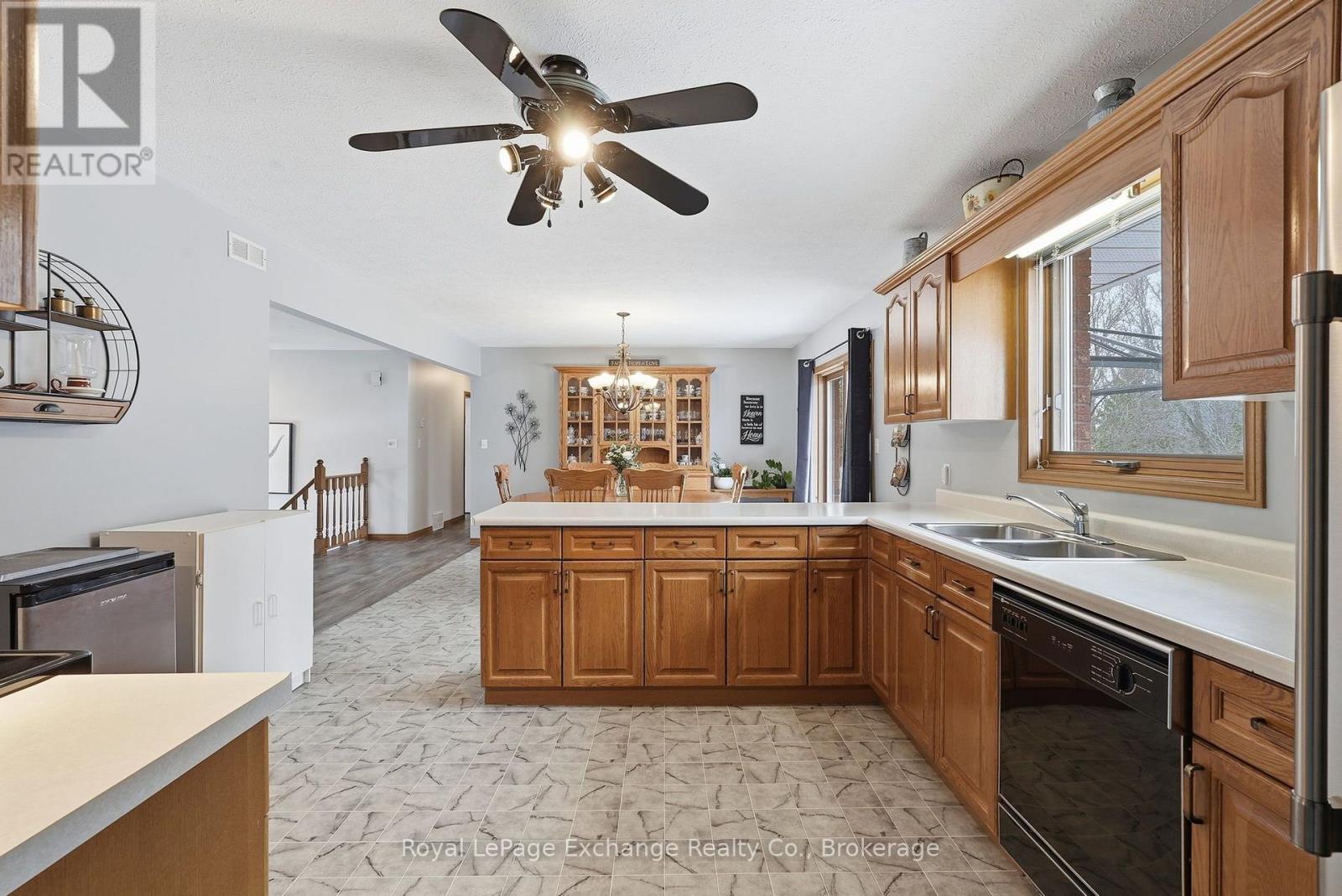 393460 2 Concession, West Grey, ON - Indoor Photo Showing Kitchen With Double Sink