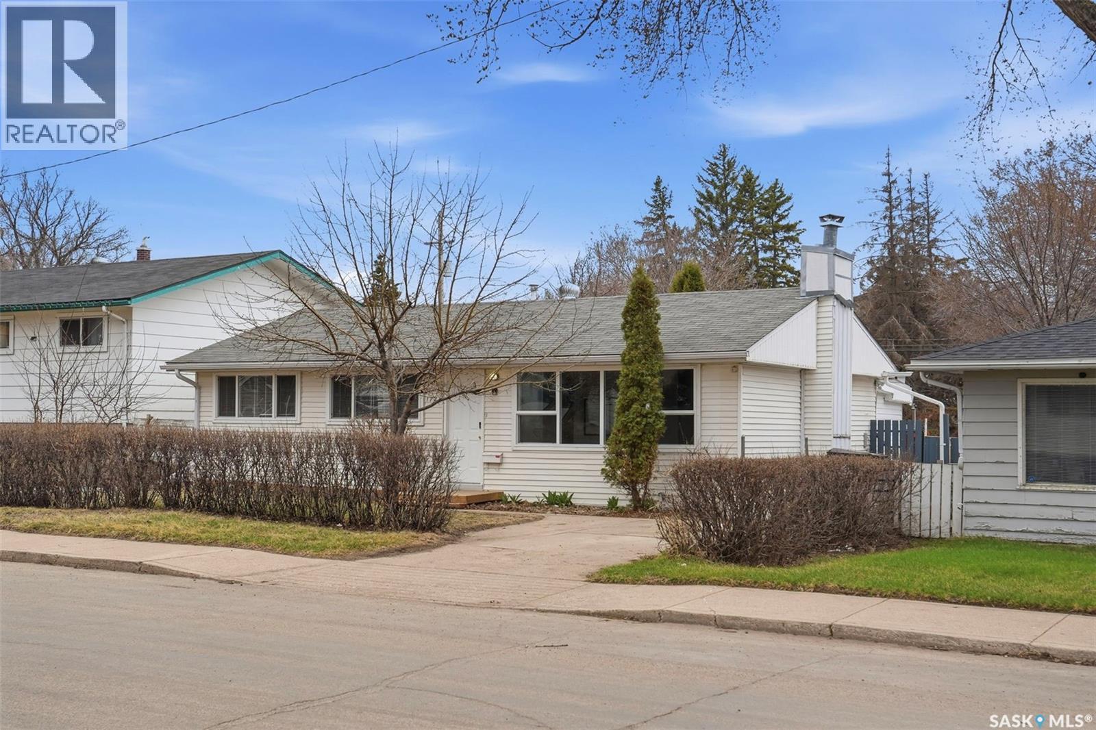 1721 E Avenue N, Saskatoon, SK - Outdoor With Facade
