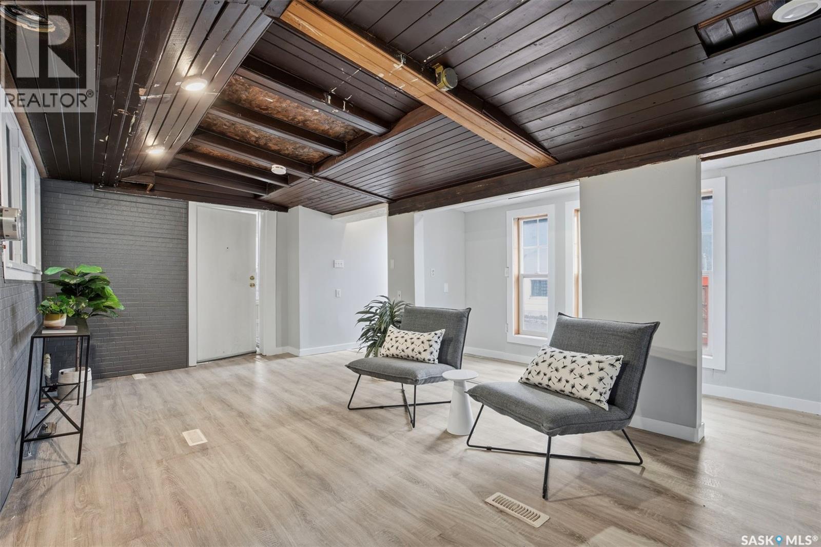 1721 E Avenue N, Saskatoon, SK - Indoor