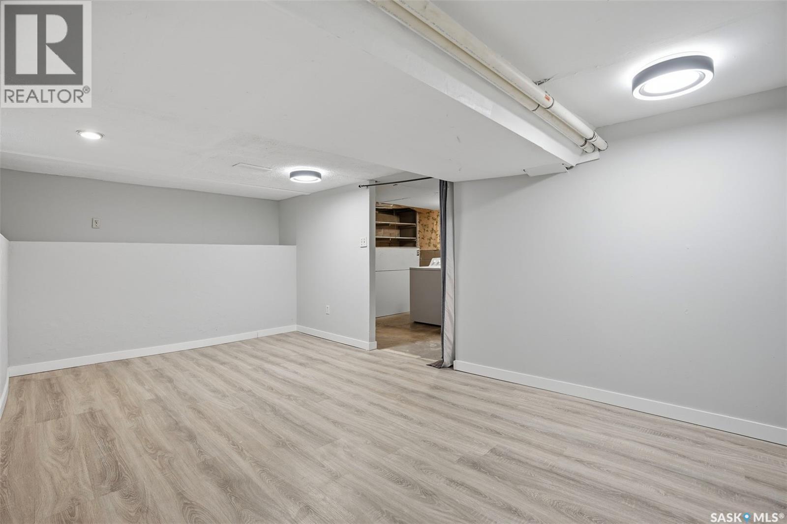 1721 E Avenue N, Saskatoon, SK - Indoor