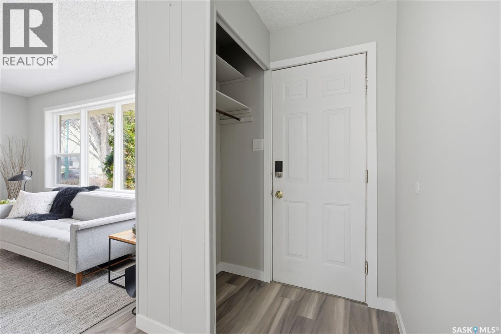 1721 E Avenue N, Saskatoon, SK - Indoor