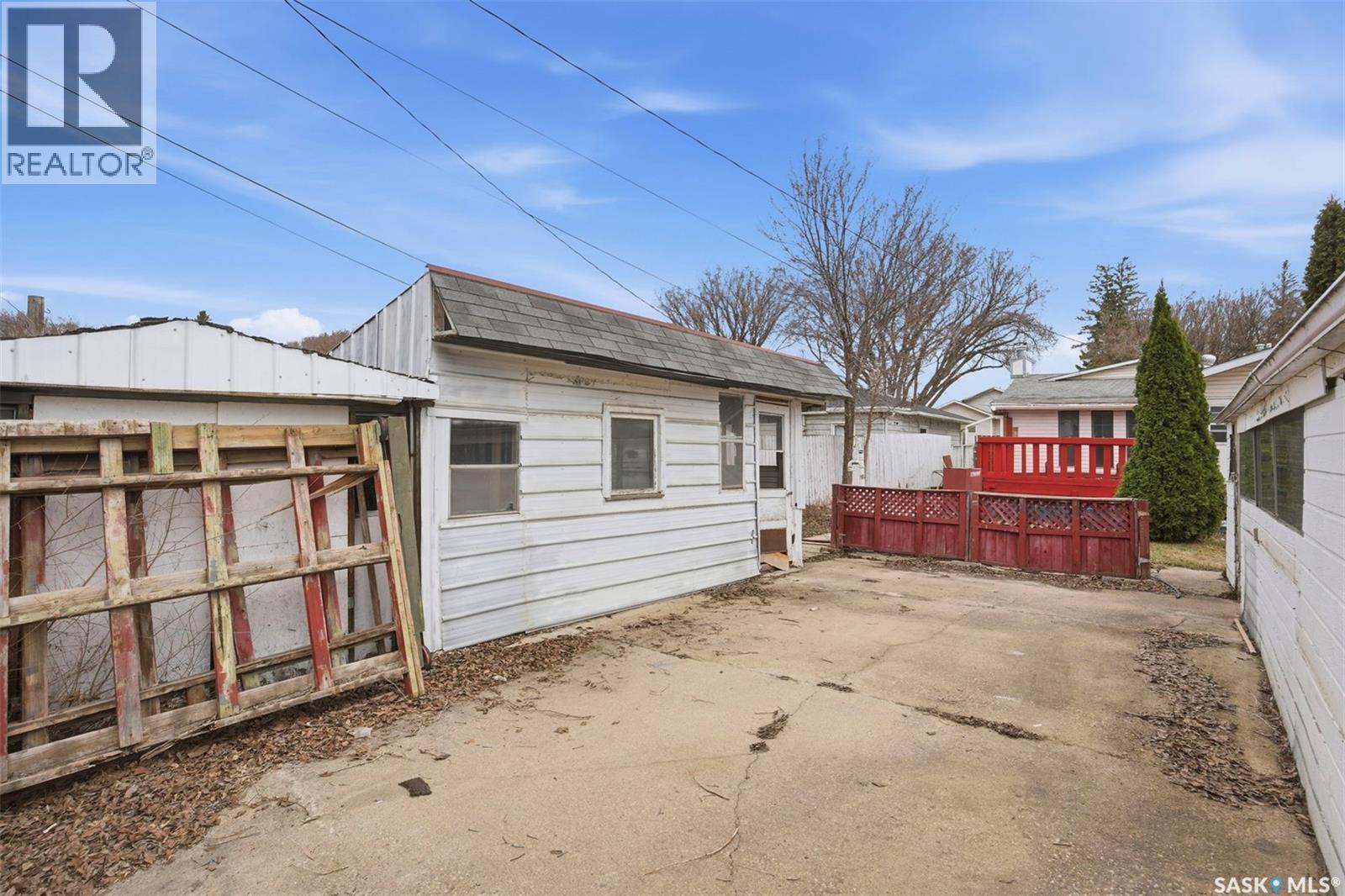 1721 E Avenue N, Saskatoon, SK - Outdoor